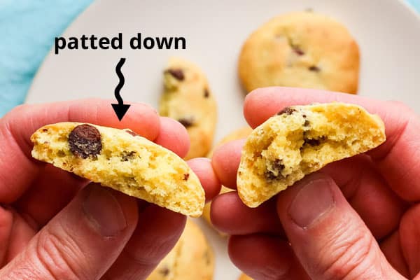 Hands holding two cookie halves with an arrow pointing down to one with the text patted down.